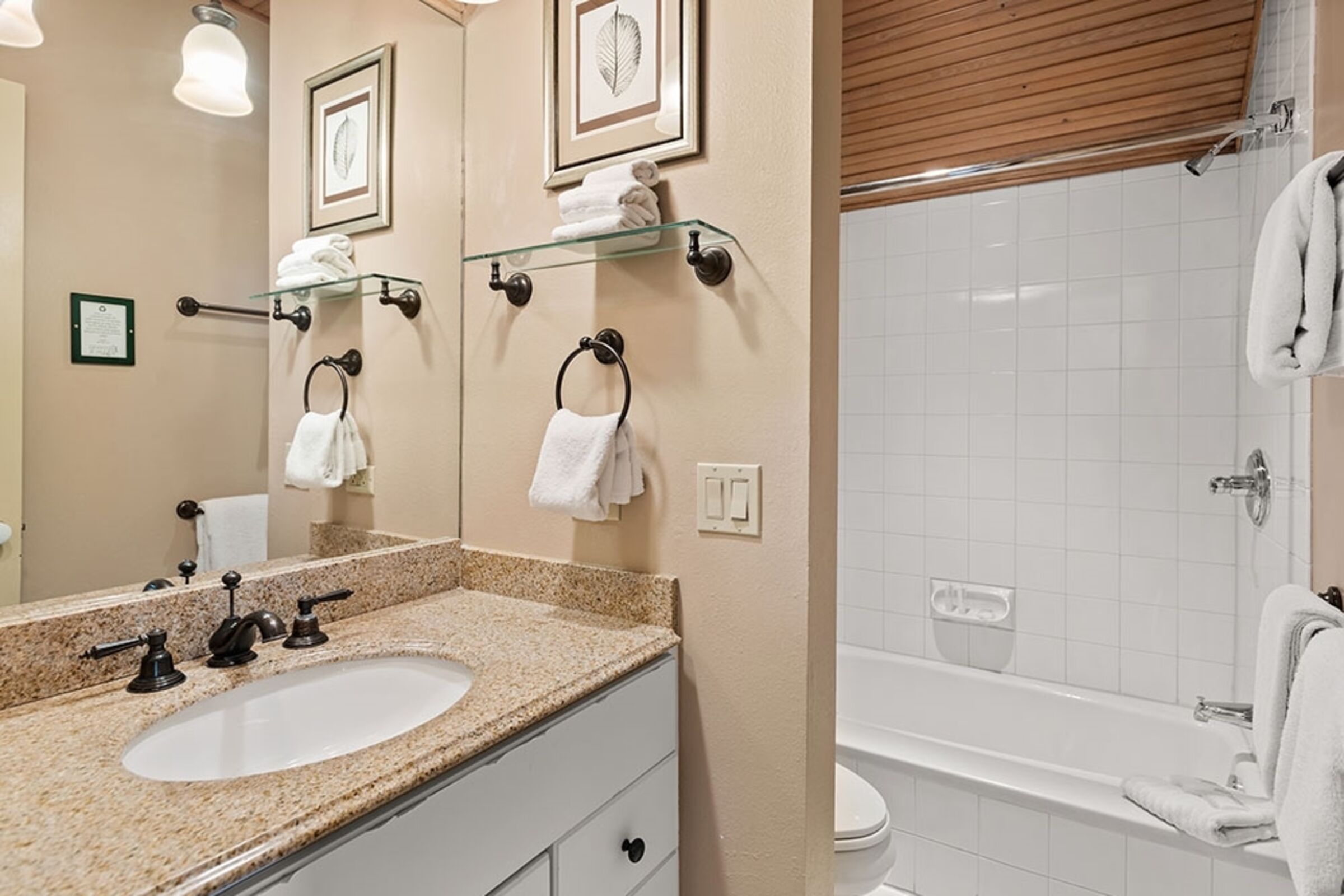 Deluxe Room Bathroom