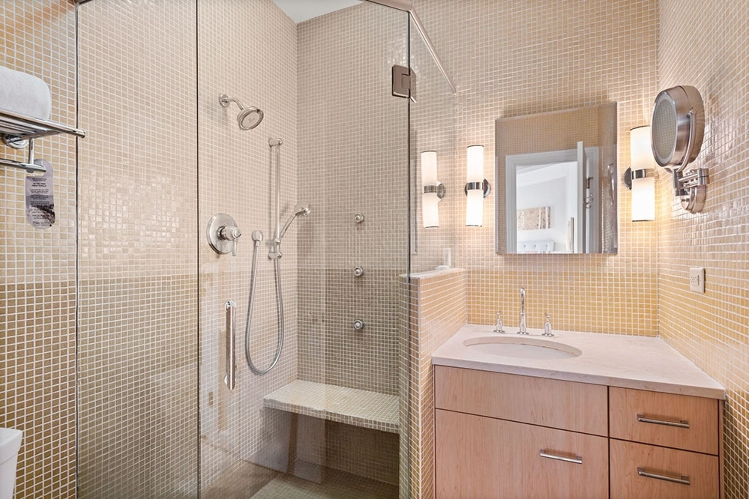Deluxe Room Bathroom