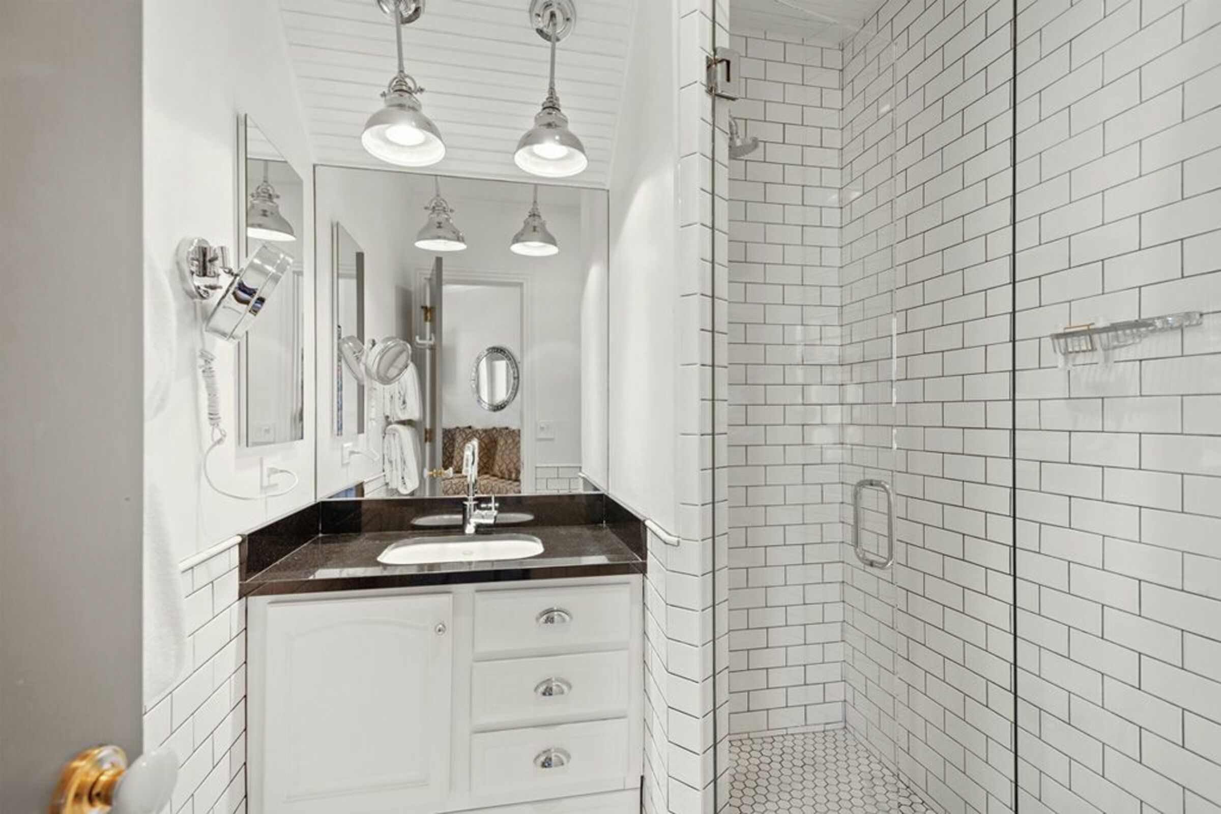 Deluxe Room Bathroom