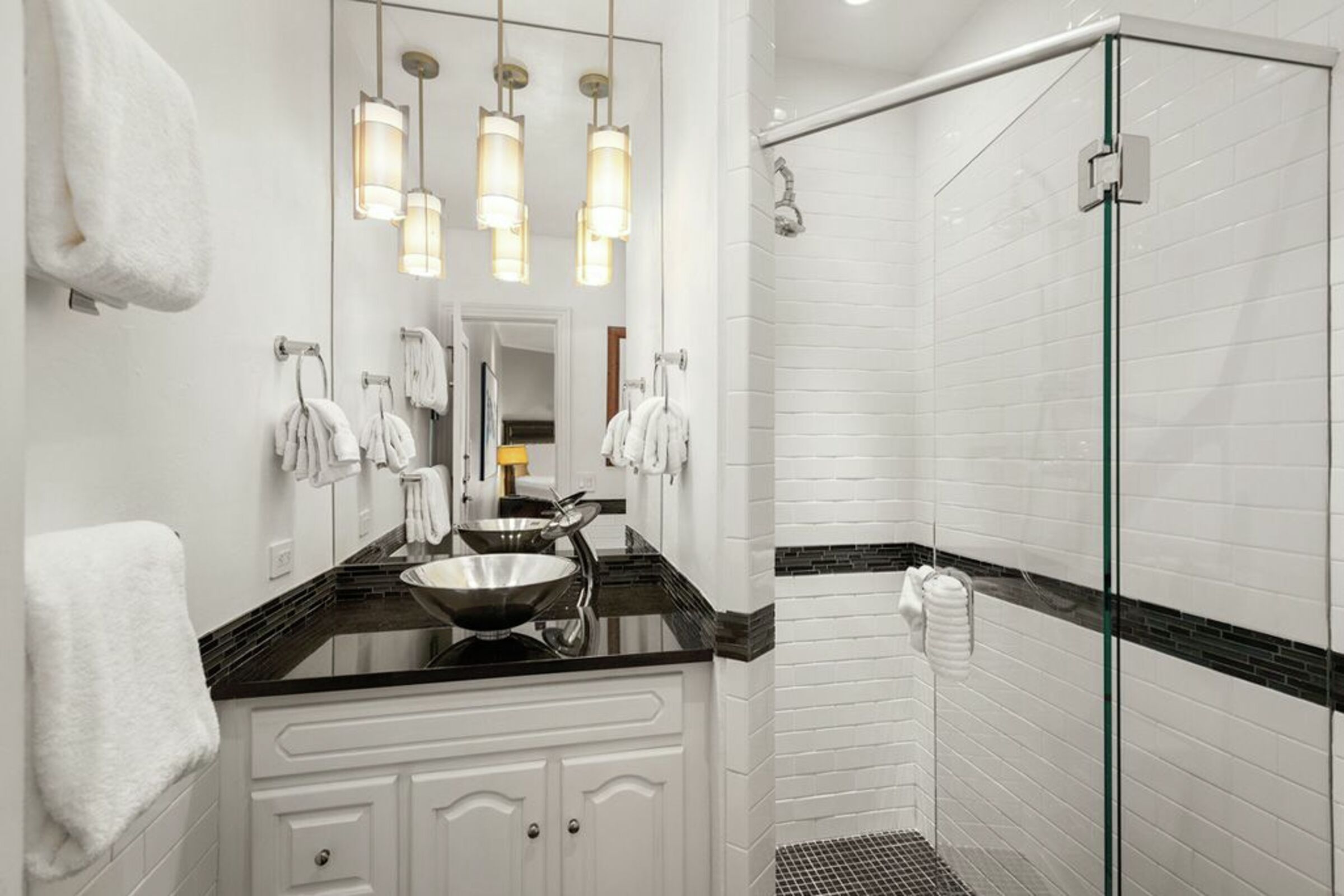 Deluxe Room Bathroom