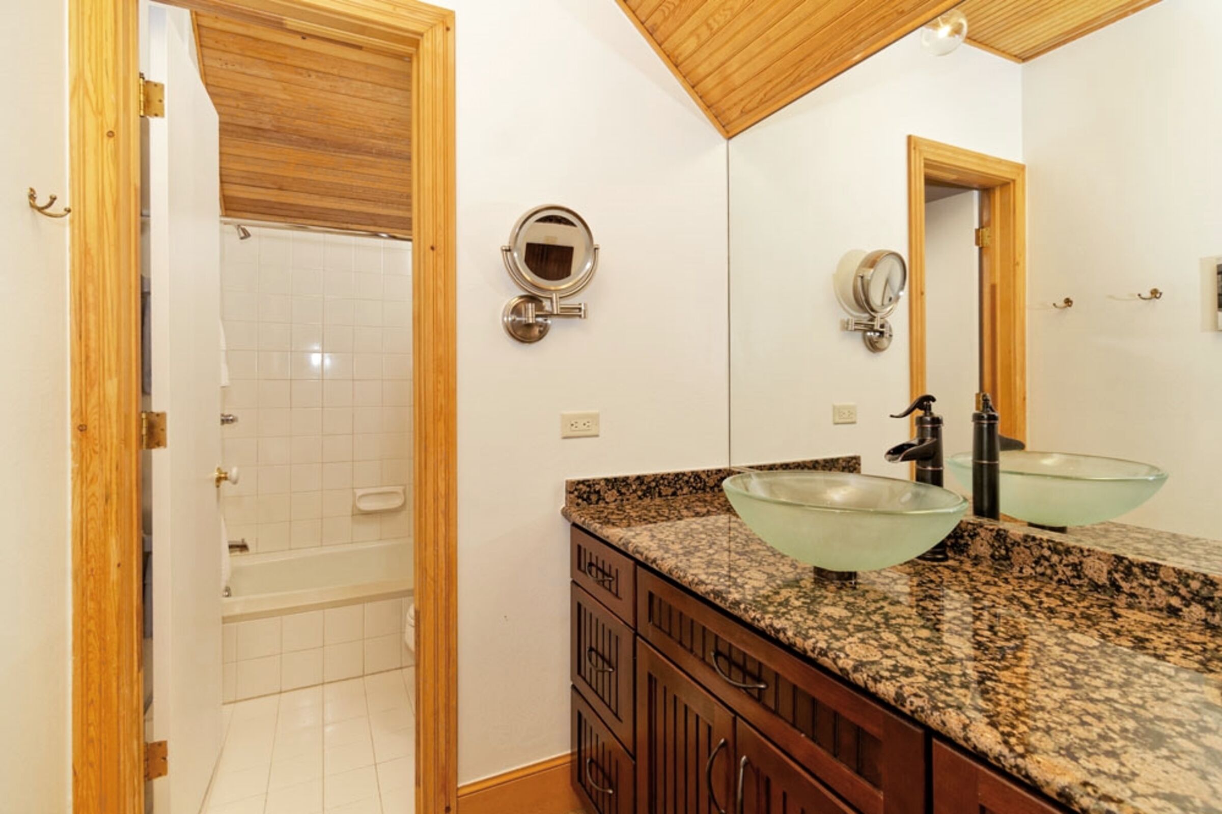 Premier Room Bathroom
