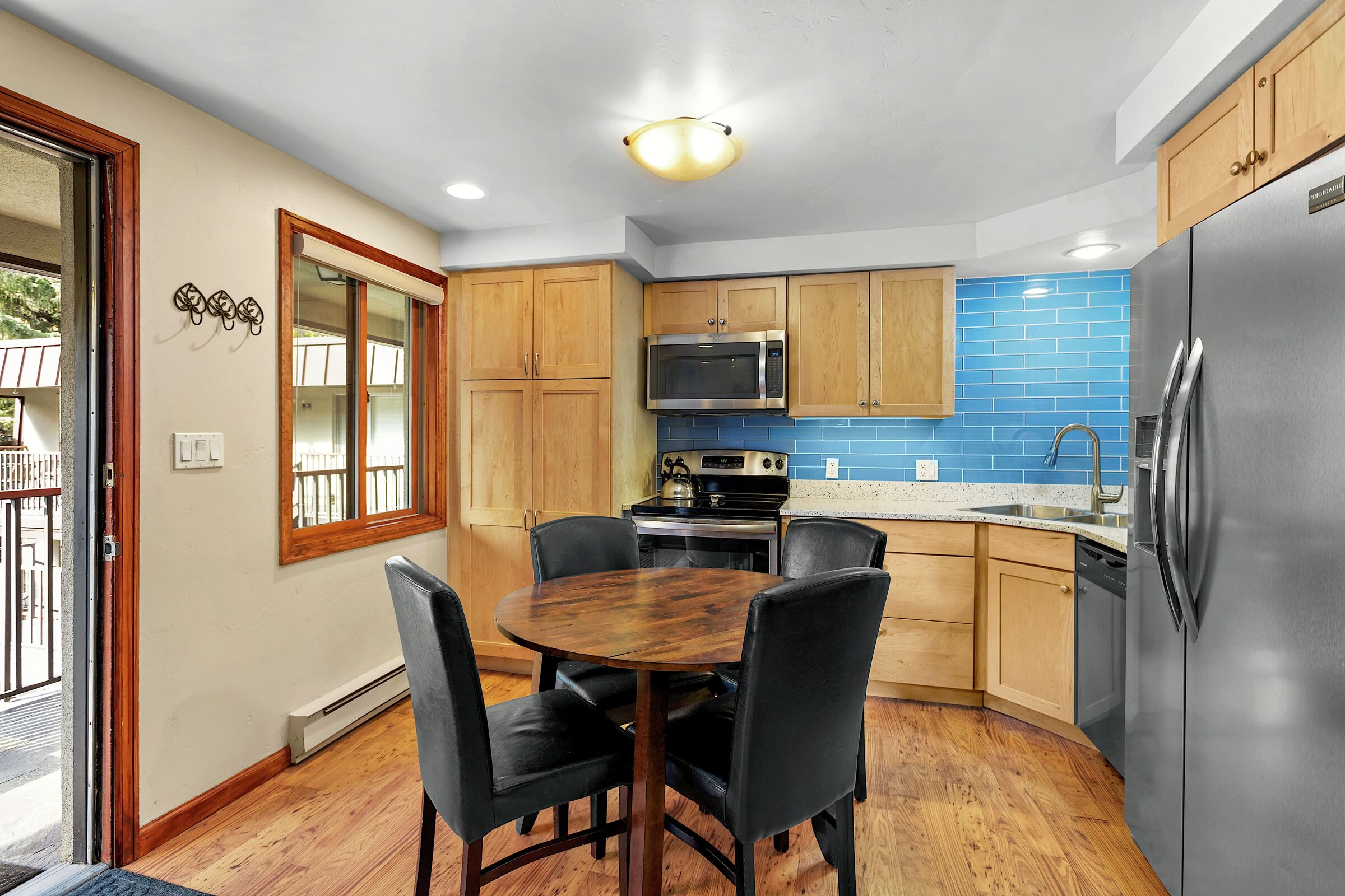 #305 - Dining Room & Kitchen