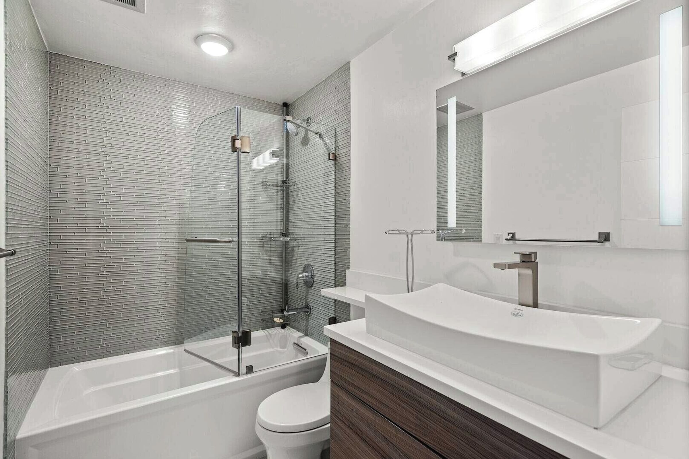 #301 - Bathroom