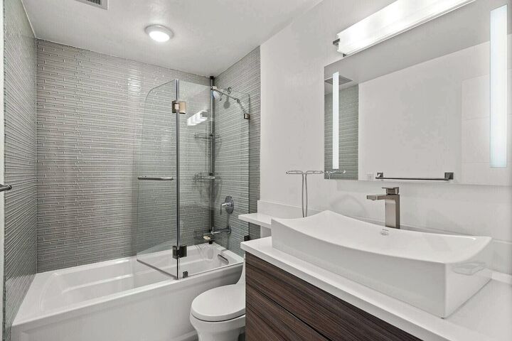 #301 - Bathroom