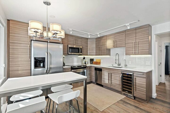 #301 - Dining Area & Kitchen