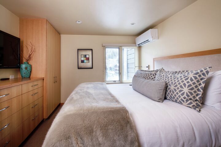 1 Bdrm Deluxe - Bedroom