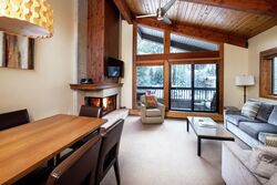 1 Bdrm Deluxe - Living Area & Dining Area