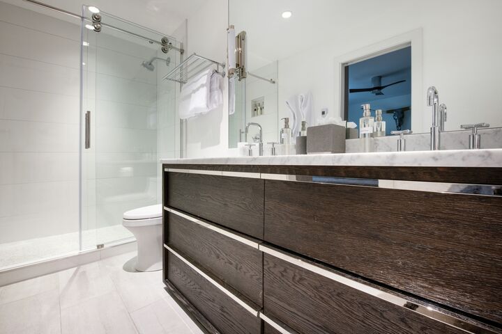 1 Bdrm Premier - Bathroom