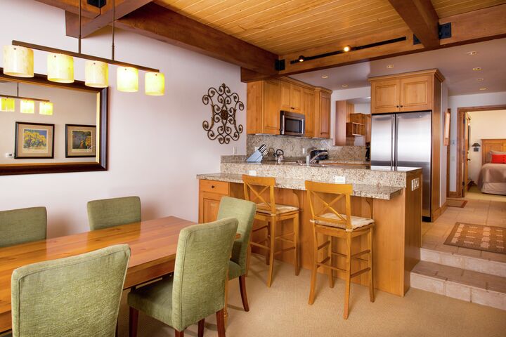 2 Bdrm Deluxe - Dining Area & Kitchen