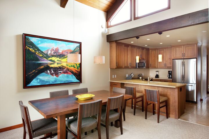 2 Bdrm Deluxe - Dining Area & Kitchen