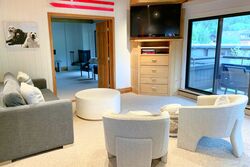 1 Bdrm 2 Bath Deluxe - Living Room