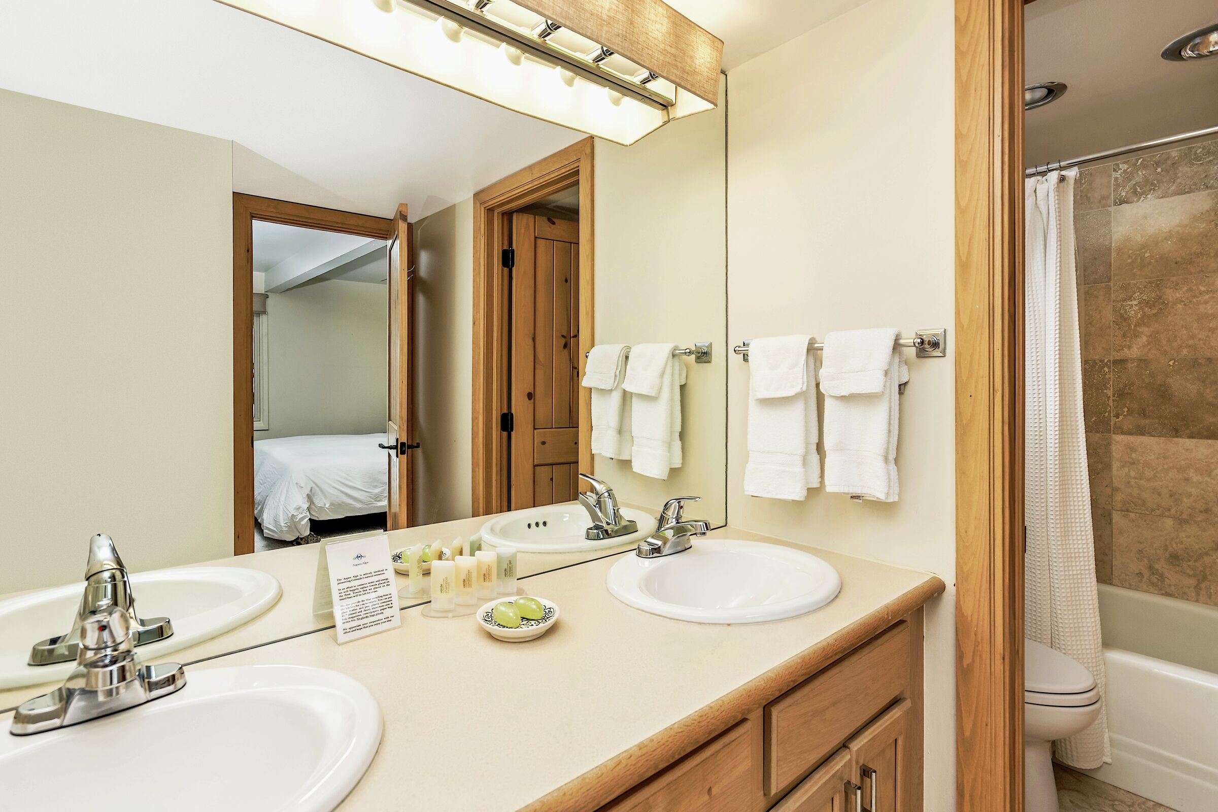 #206 - Master Ensuite Bathroom