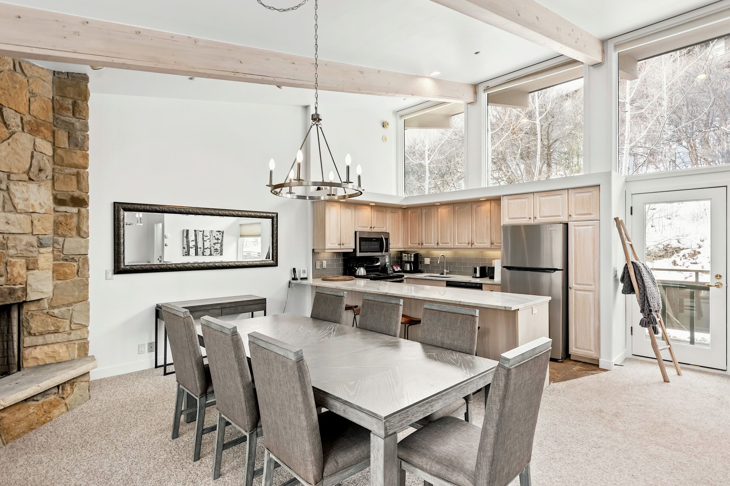 #407 - Dining Room & Kitchen