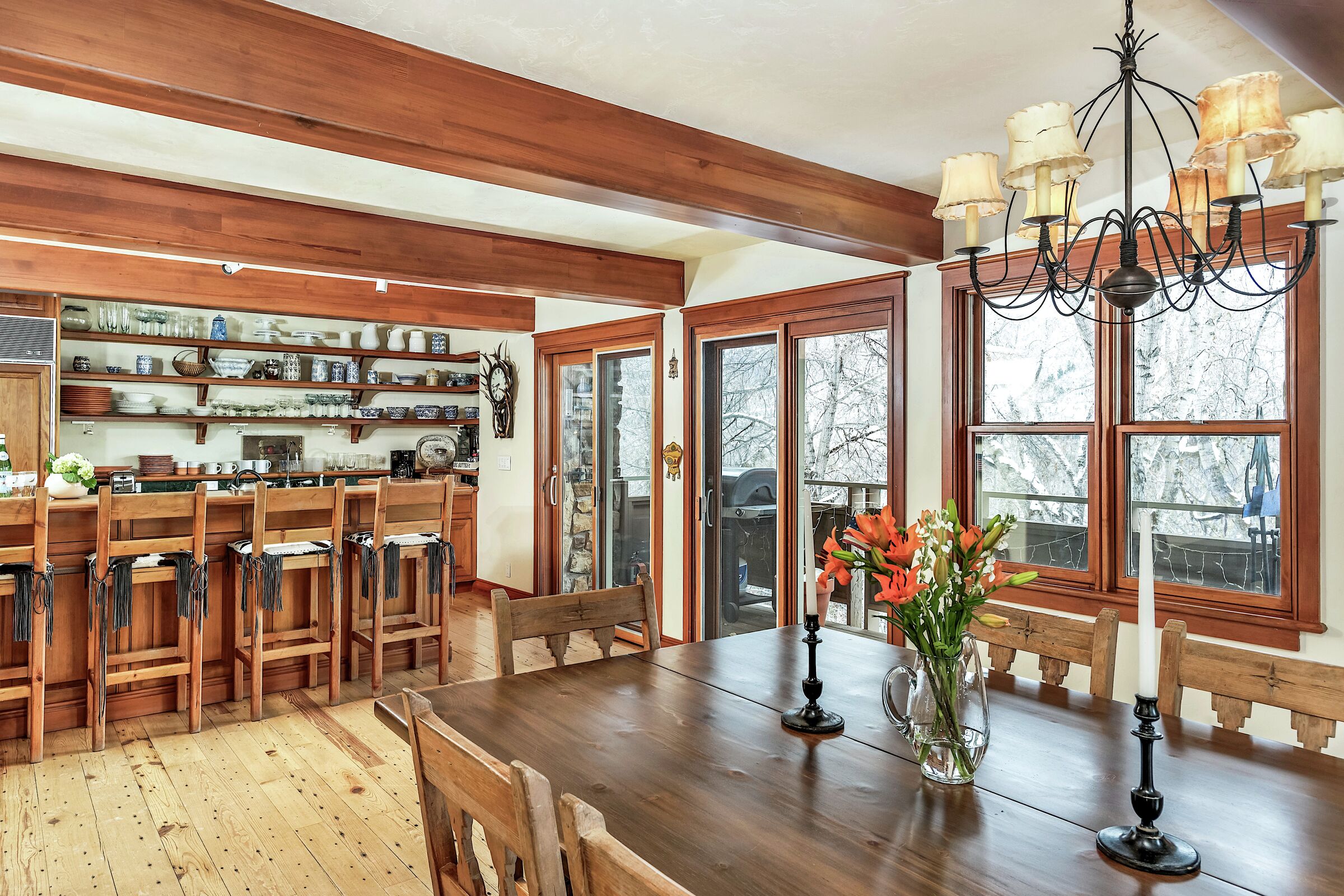 #408 - Dining Room & Kitchen