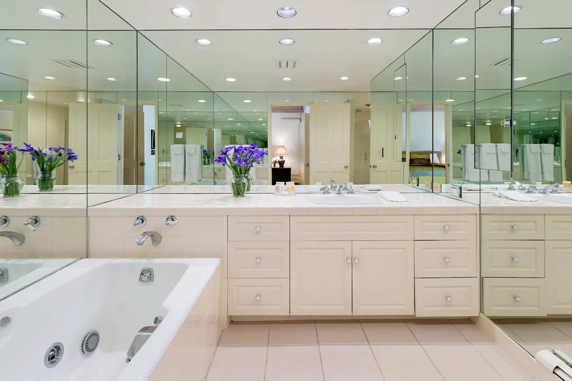 #806 - Master Ensuite Bathroom