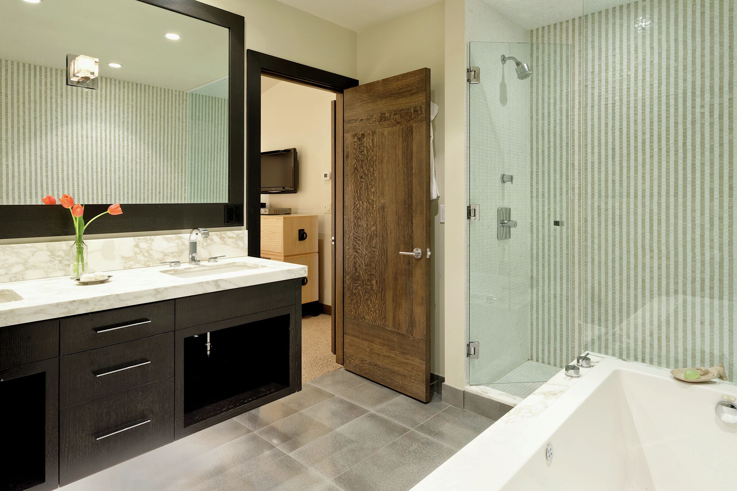 #214 - Master Ensuite Bathroom