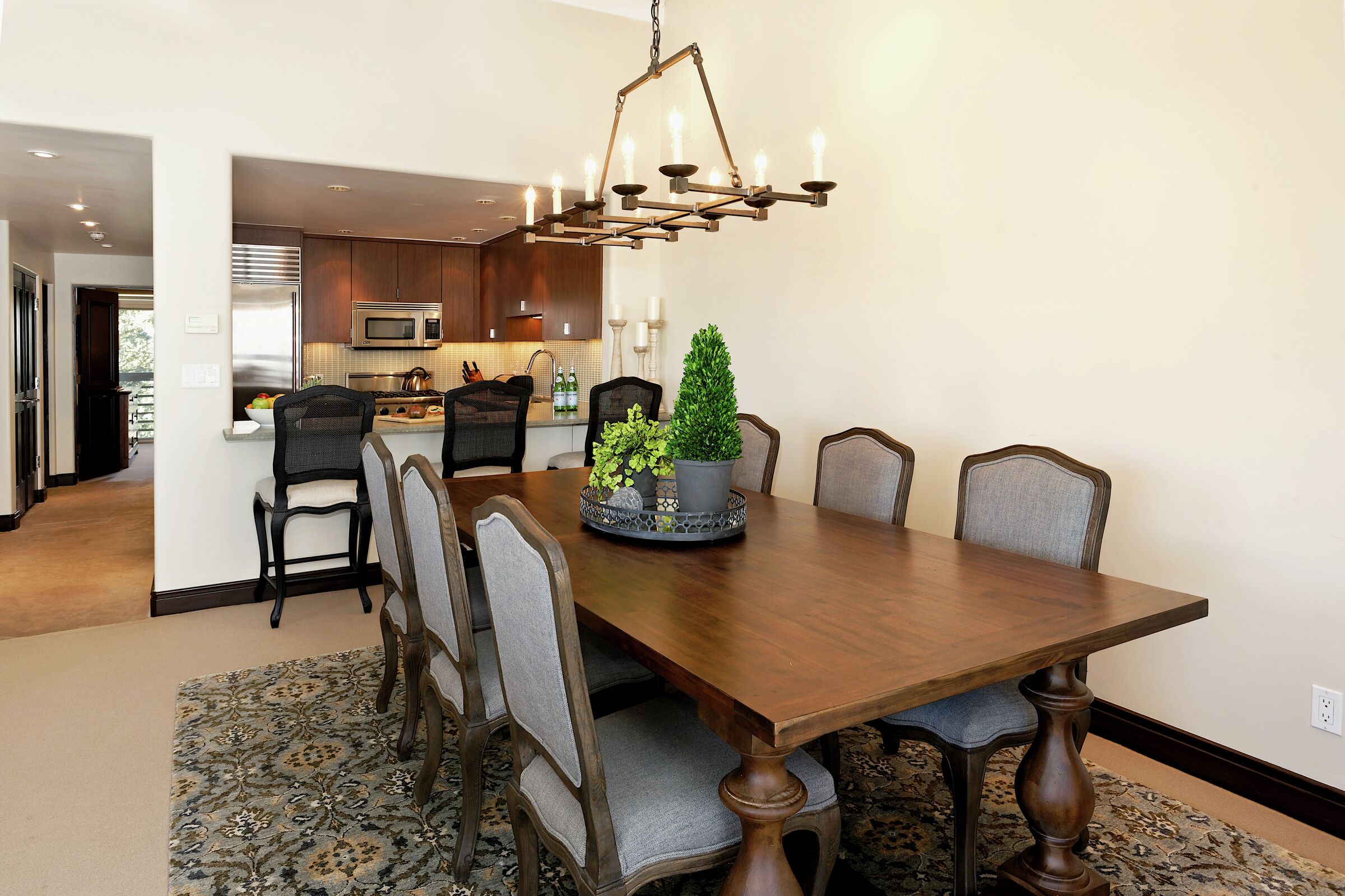 #804 - Dining Room & Kitchen