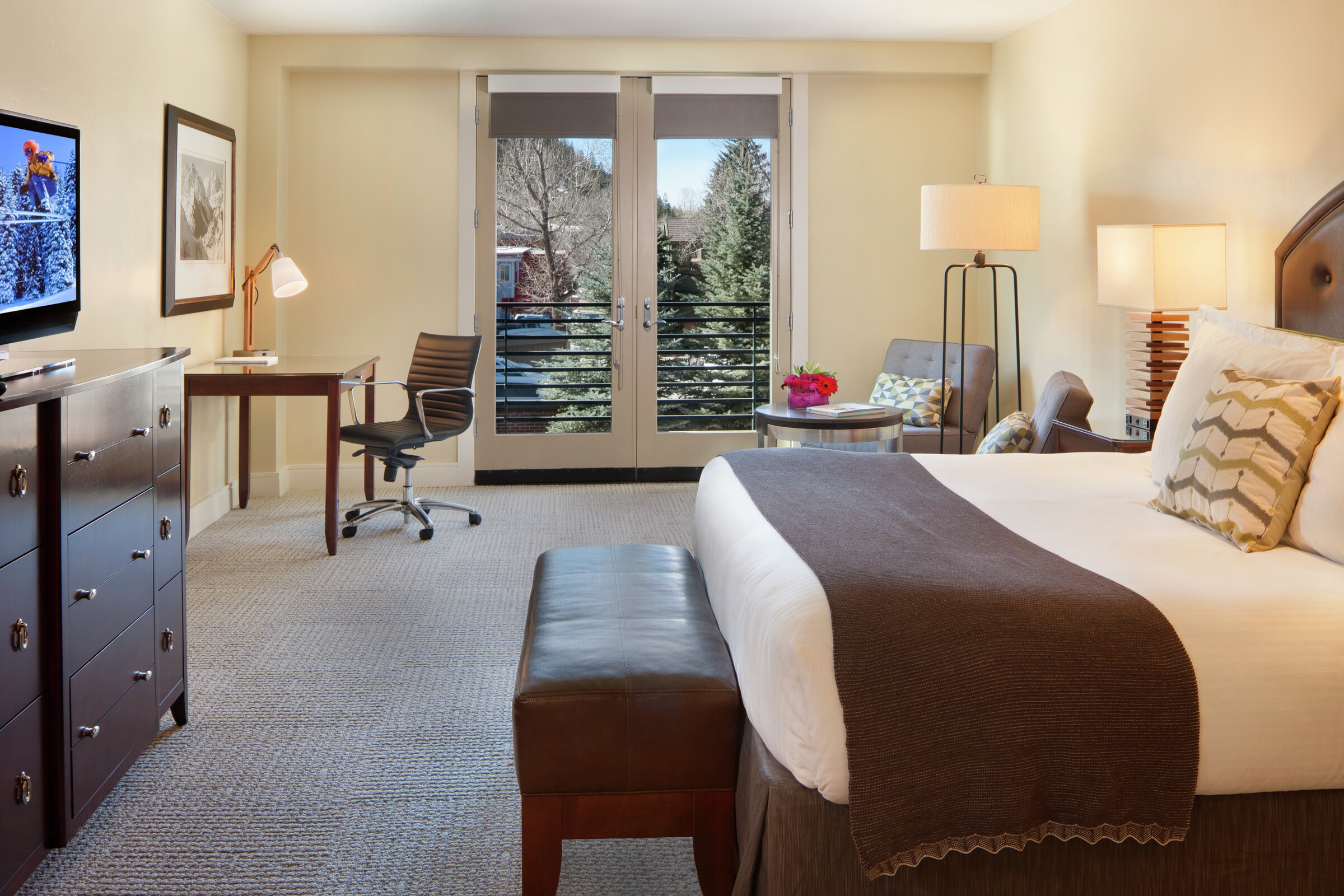 Grand Deluxe One King Room