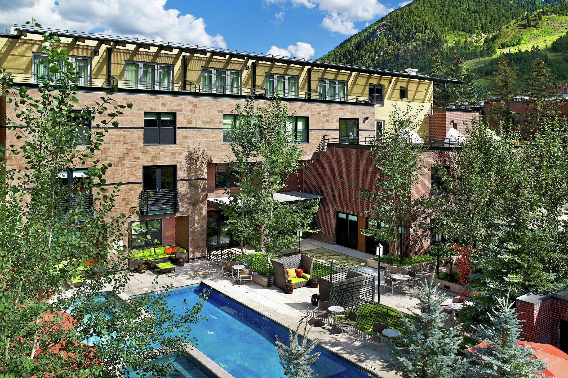 Outdoor Pool & Hot Tub