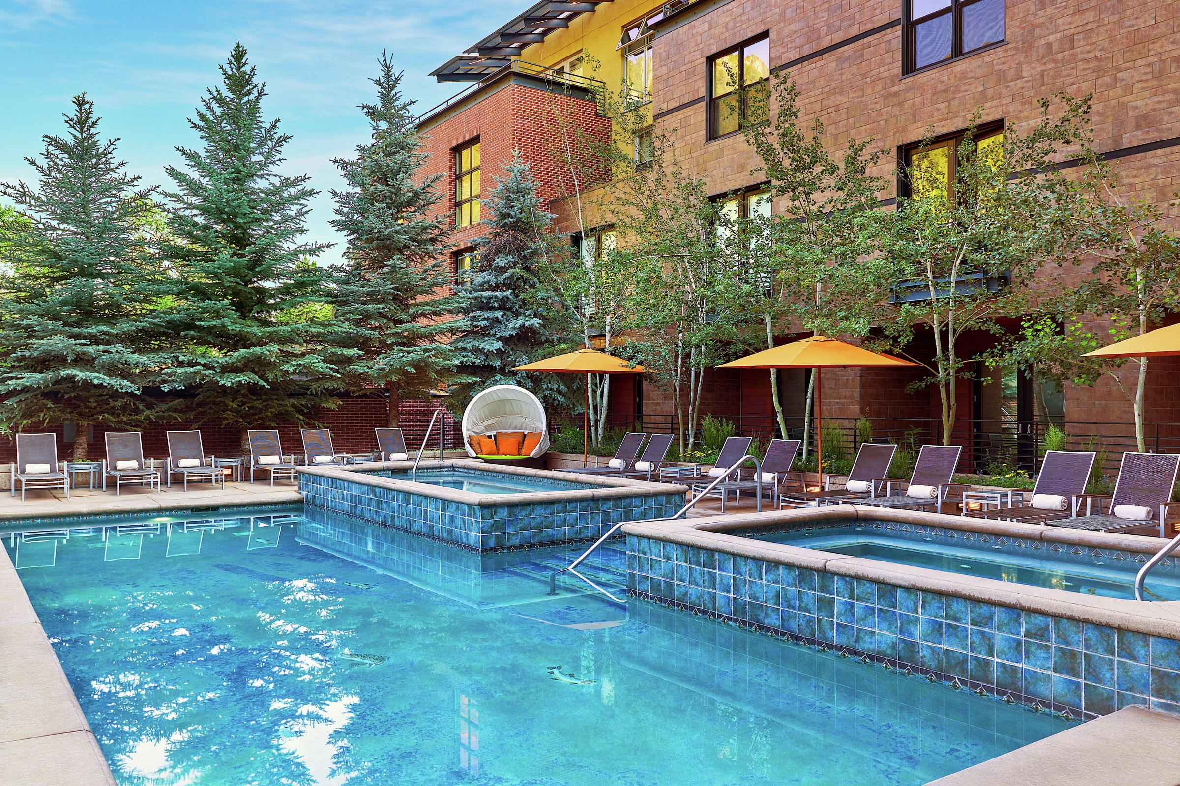 Outdoor Pool & Hot Tub