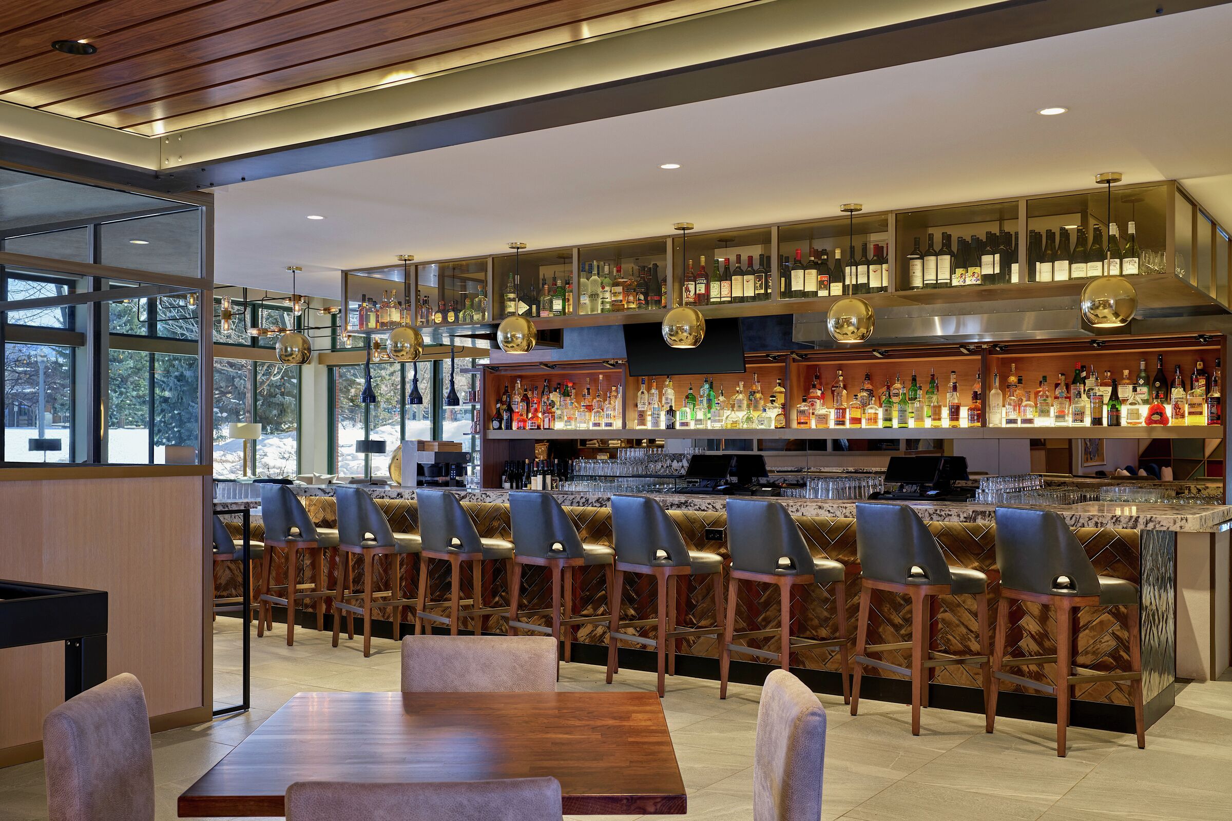 Bar & Lounge