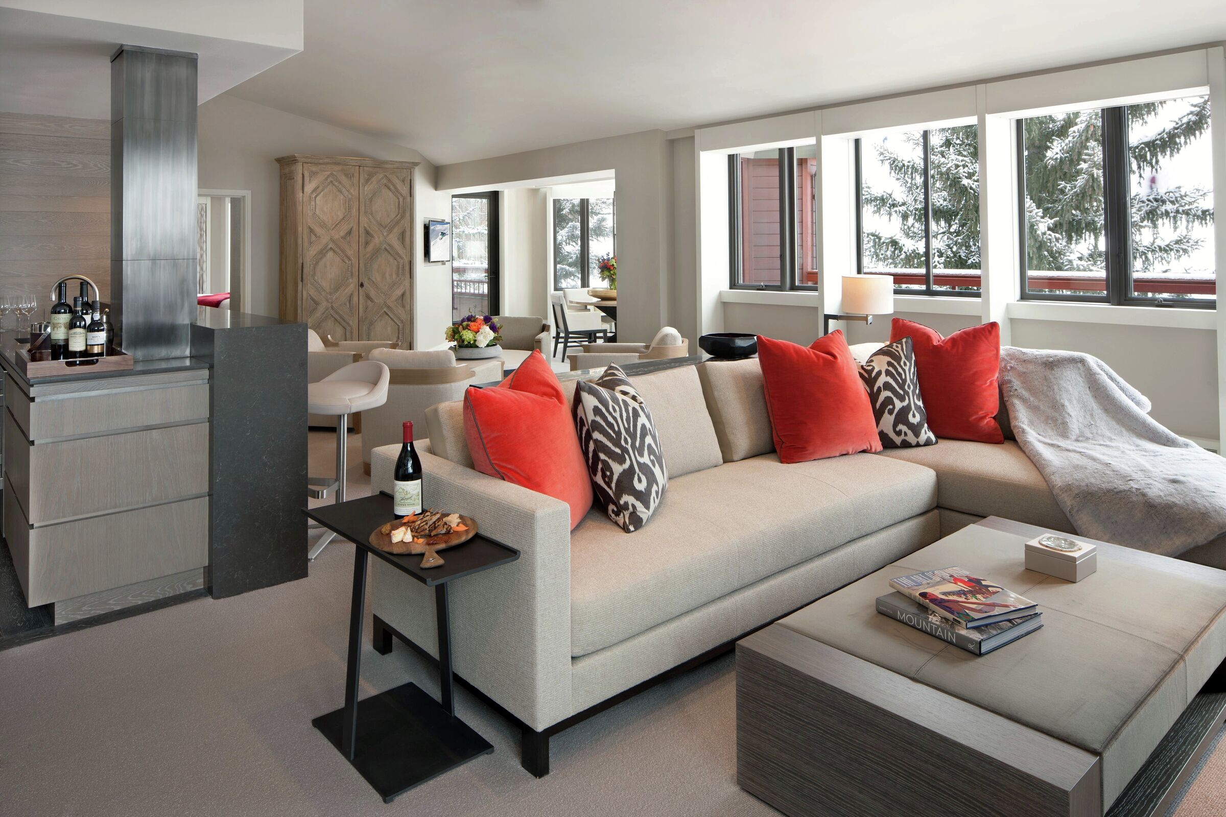 Living Area, Dining Area & Wet Bar