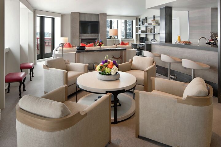 1 Bdrm Little Nell Suite - Living Area & Wet Bar