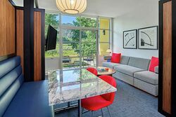 2 Queen - Living Room