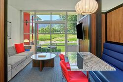 King - Living Room