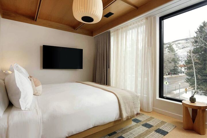 MOLLIE Suite - Bedroom