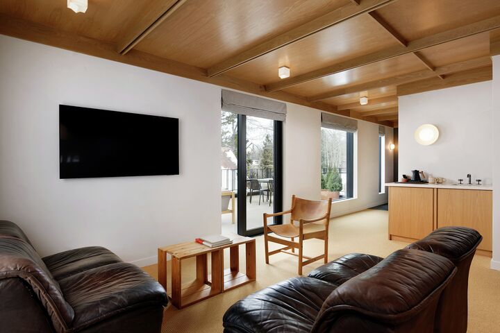 Shadow Mountain Junior Suite - Guest Room Living Area