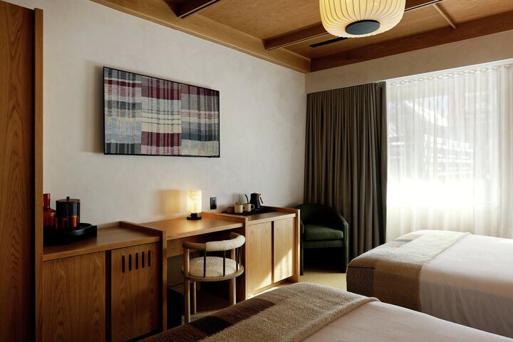 Smuggler Double Queen - Guest Room