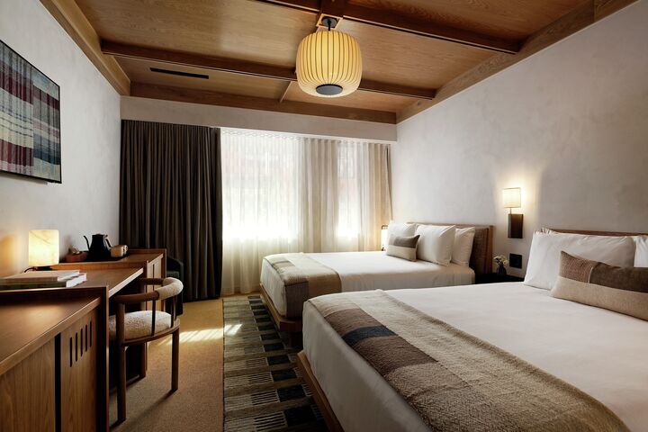 Smuggler Double Queen - Guest Room