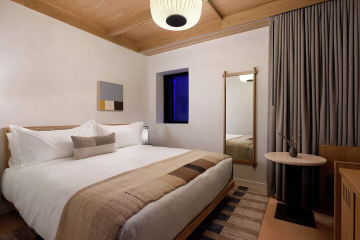 Snug King - Guest Room
