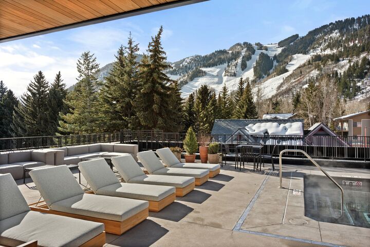 Rooftop Terrace with Pool