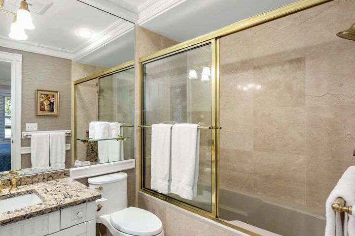 5 Bdrm 5.5 Bath HT - Ensuite Bathroom