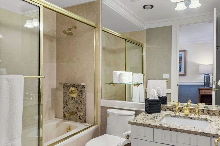 5 Bdrm 5.5 Bath HT - Ensuite Bathroom