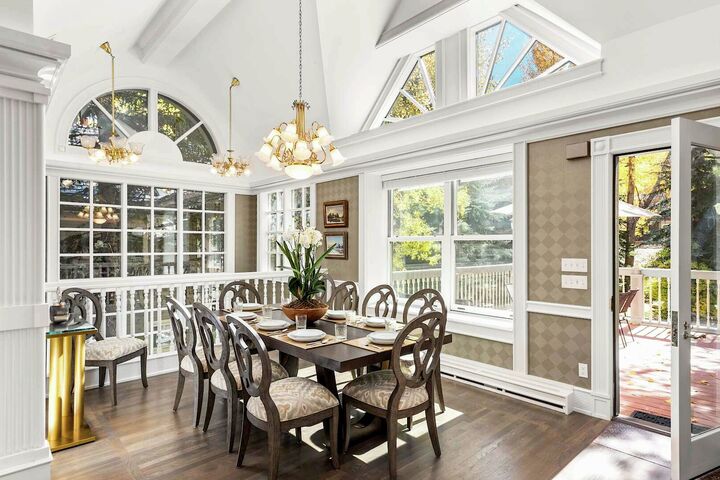 5 Bdrm 5.5 Bath HT - Dining Area