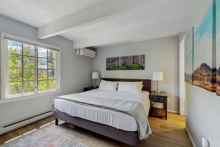 #18 - Perfect Downtown - Master Bedroom