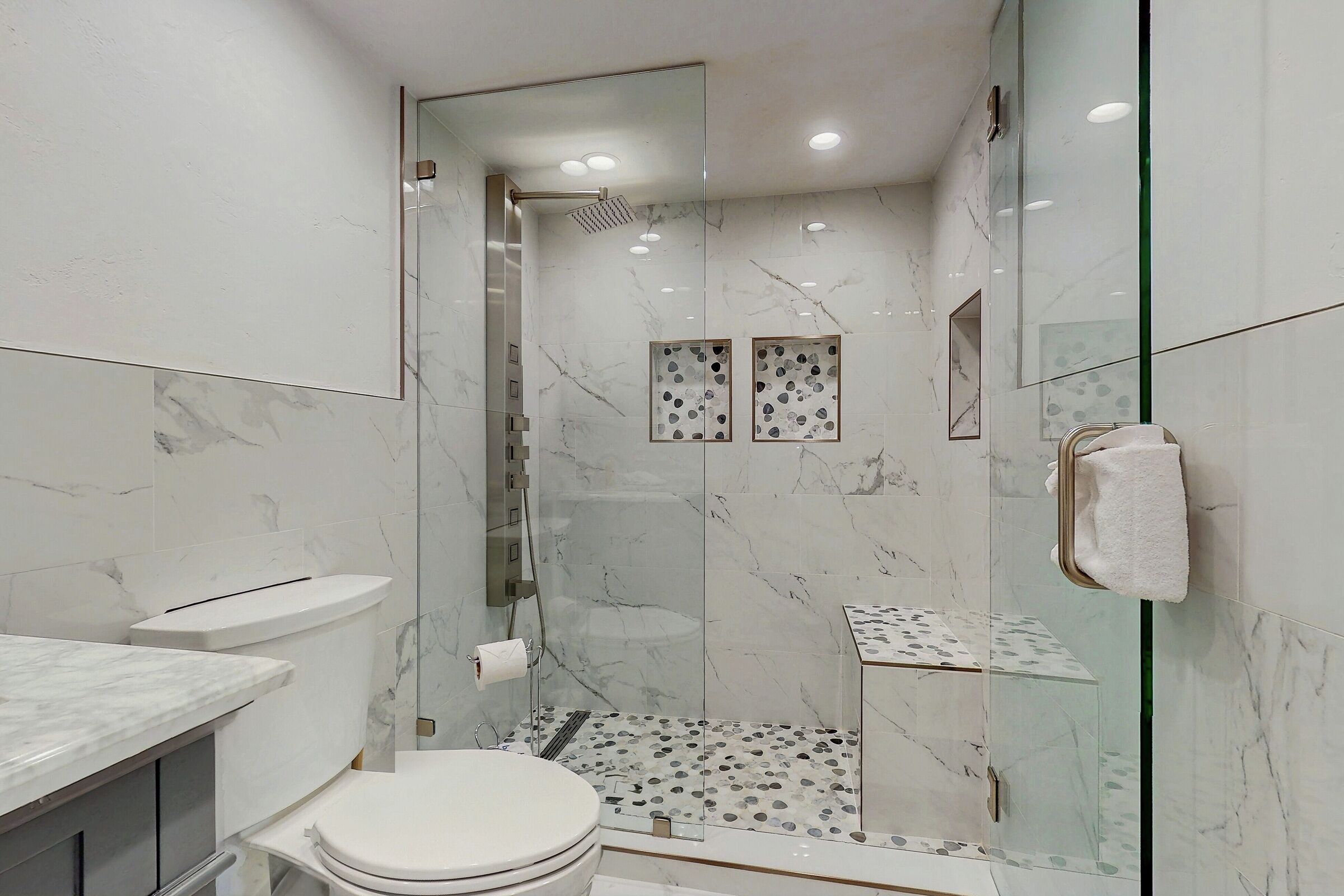 #18 - Perfect Downtown - Bathroom