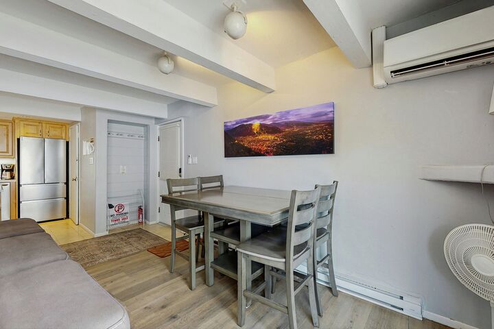 #18 - Perfect Downtown - Dining Area