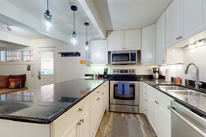 #3 - Downtown Beauty - Kitchen