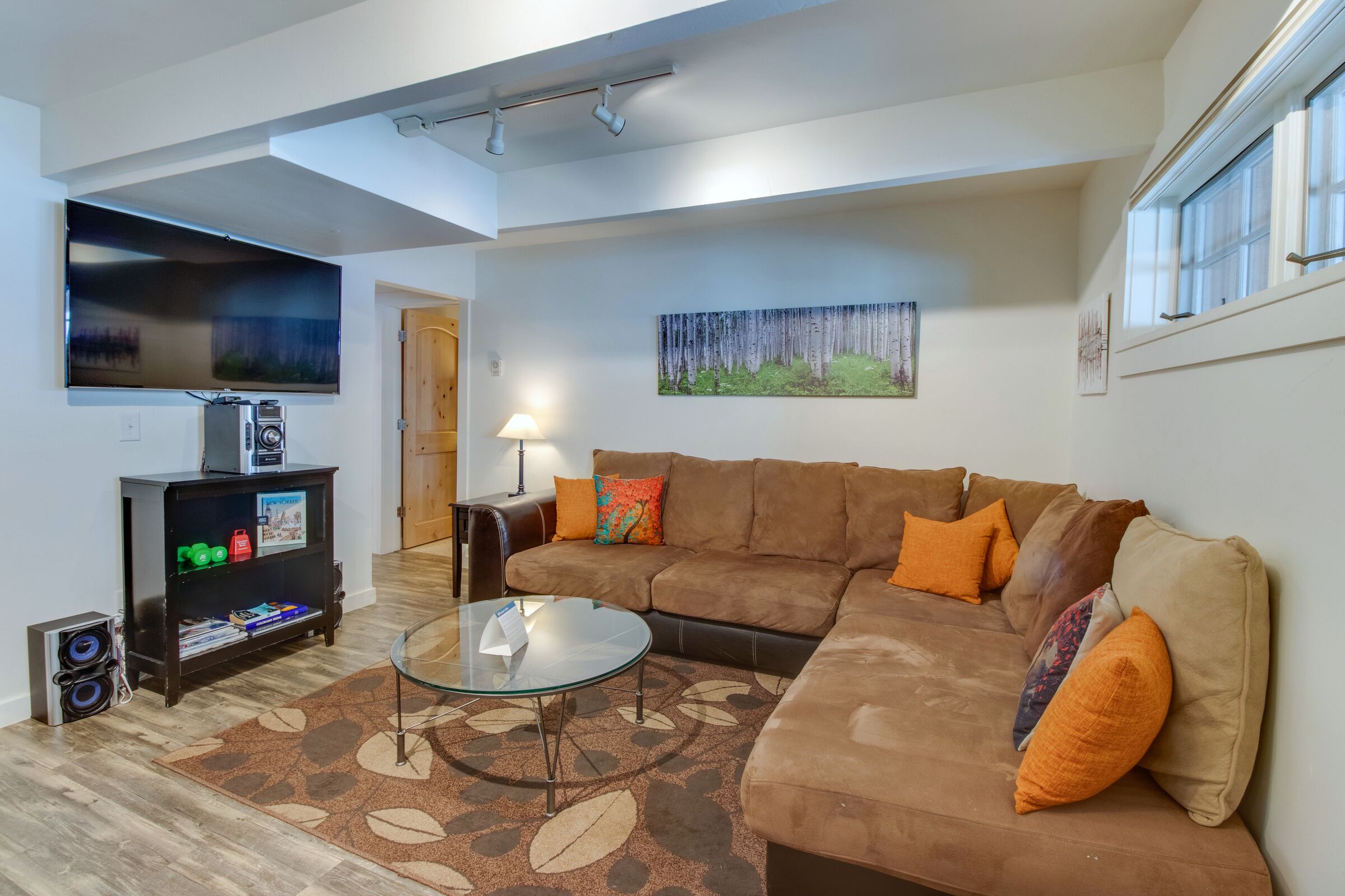 #3 - Downtown Beauty - Living Area