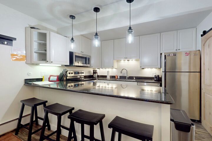 #3 - Downtown Beauty - Kitchen