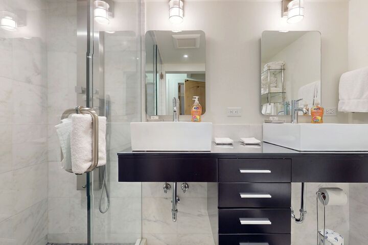#3 - Downtown Beauty - Bathroom
