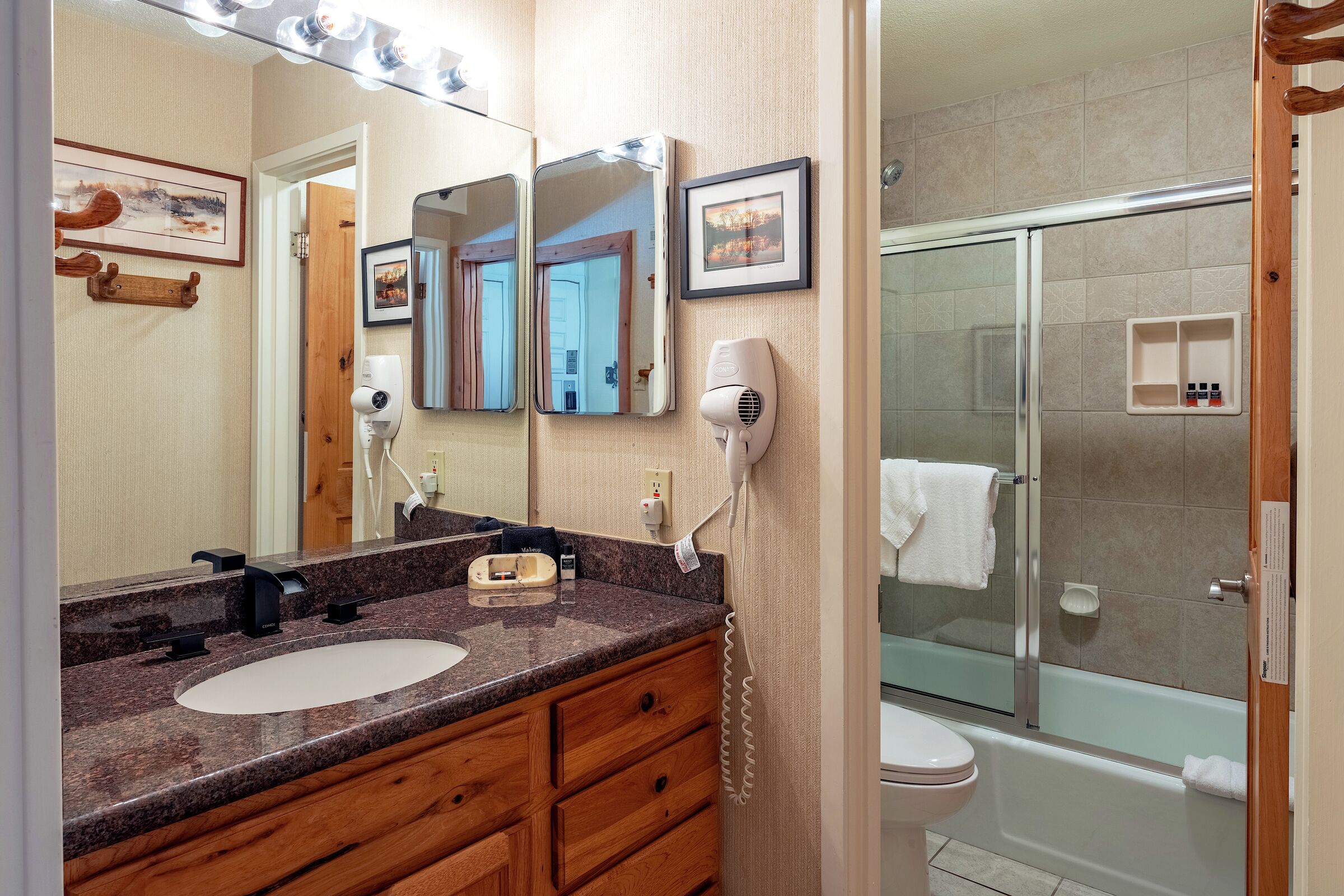 #2214 - Hickory - Ensuite Bathroom
