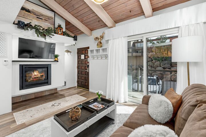 #1211 - Dogwood - Studio Living Area