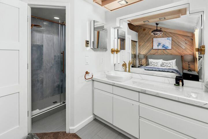 #1211 - Dogwood - Studio Loft Ensuite Bathroom