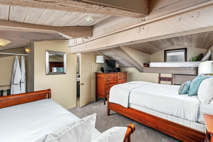 #1305 - Dogwood - Loft Bedroom