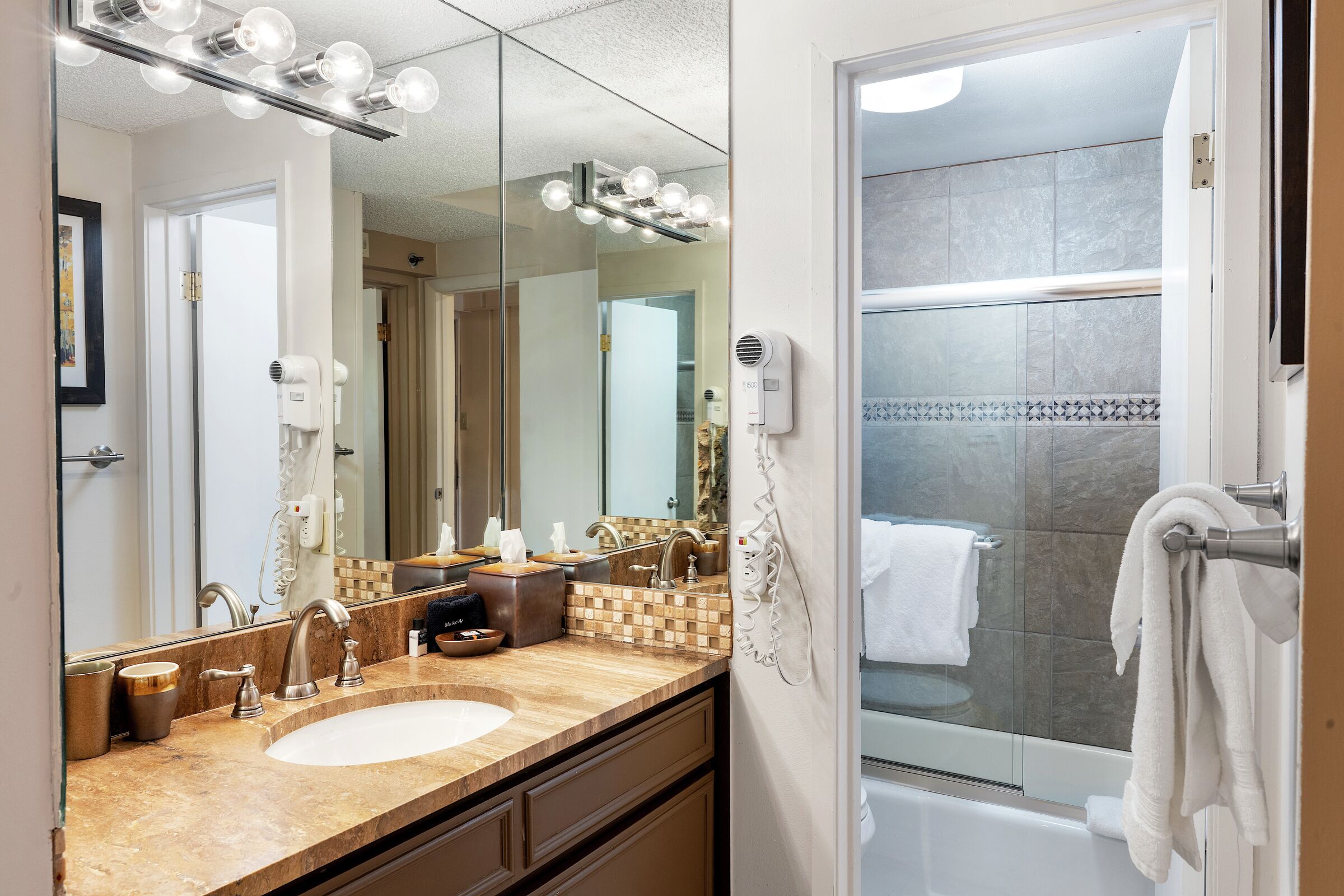 #1305 - Dogwood - Ensuite Bathroom